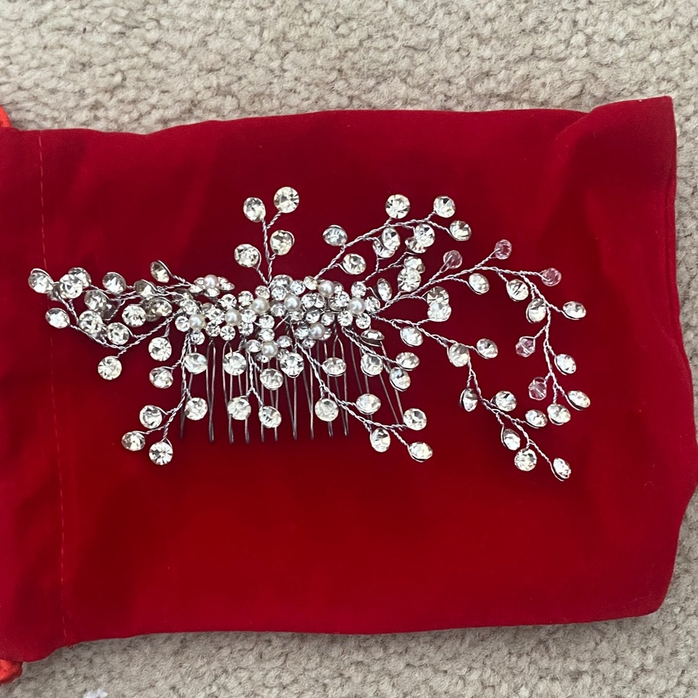 Elegant Silver Hair Comb with Crystal Accents